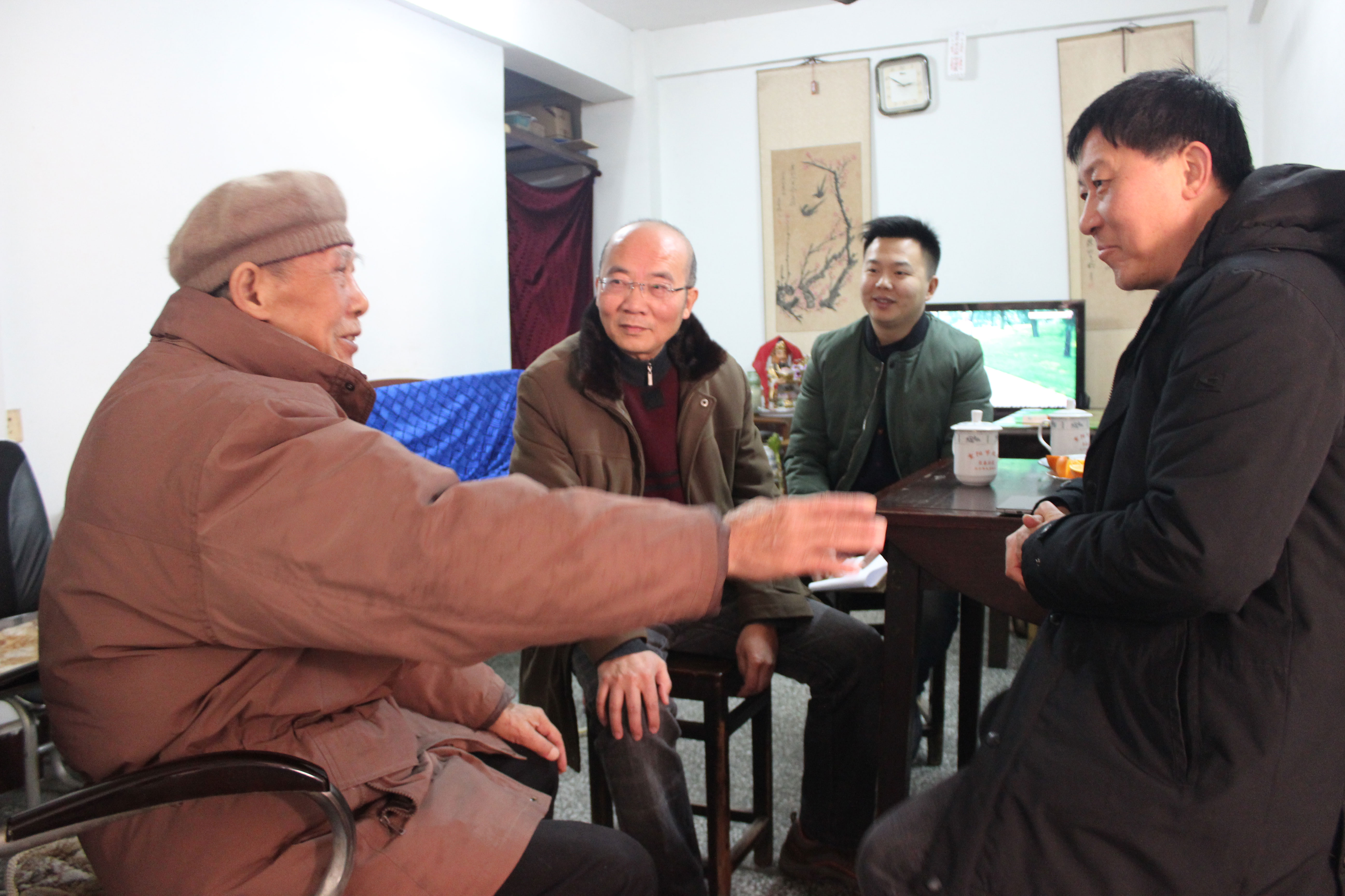 集團(tuán)公司黨委春節(jié)前走訪慰問(wèn)老黨員