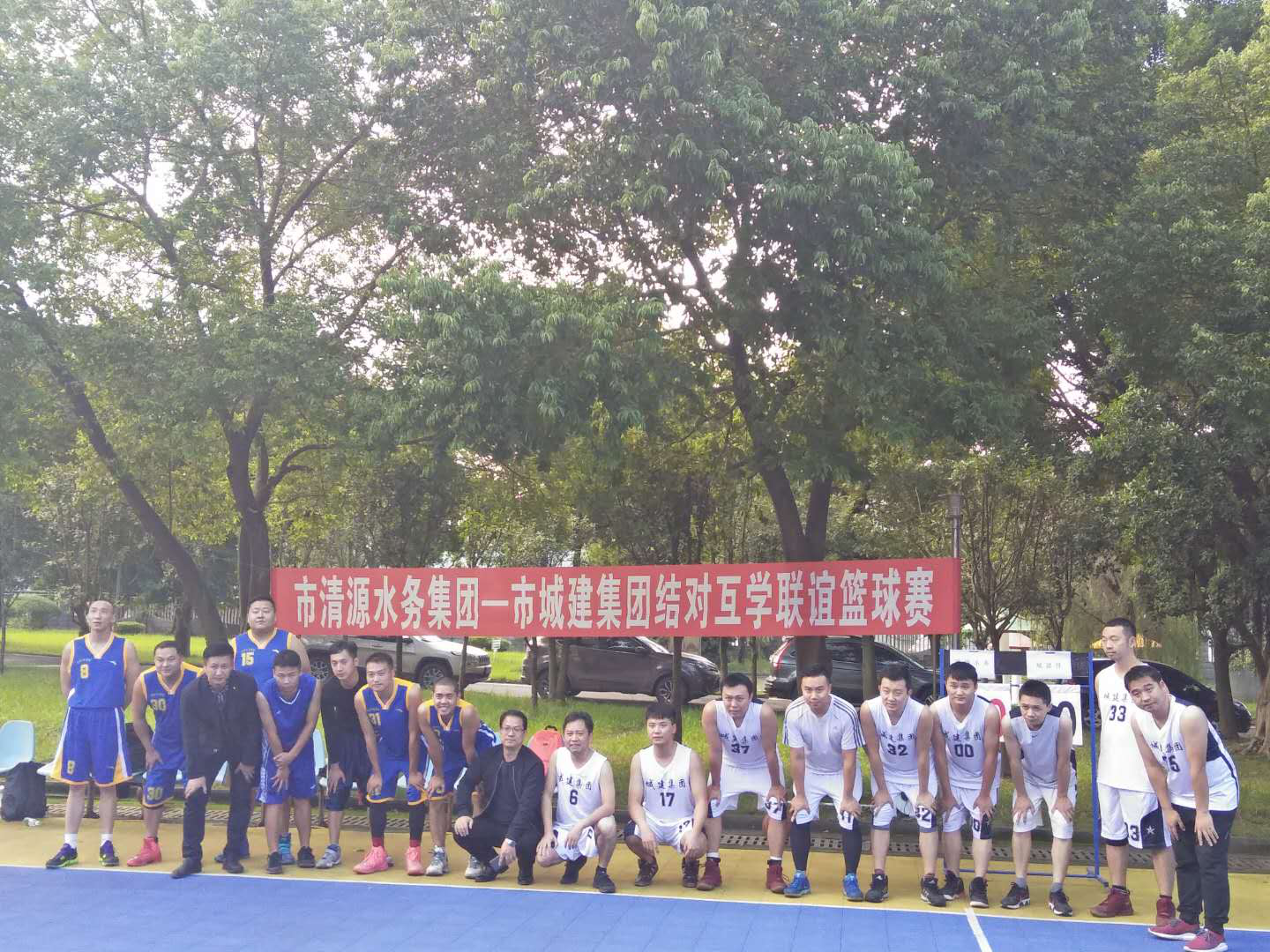友情互動(dòng)勁在球場 結(jié)對(duì)互學(xué)共進(jìn)雙贏