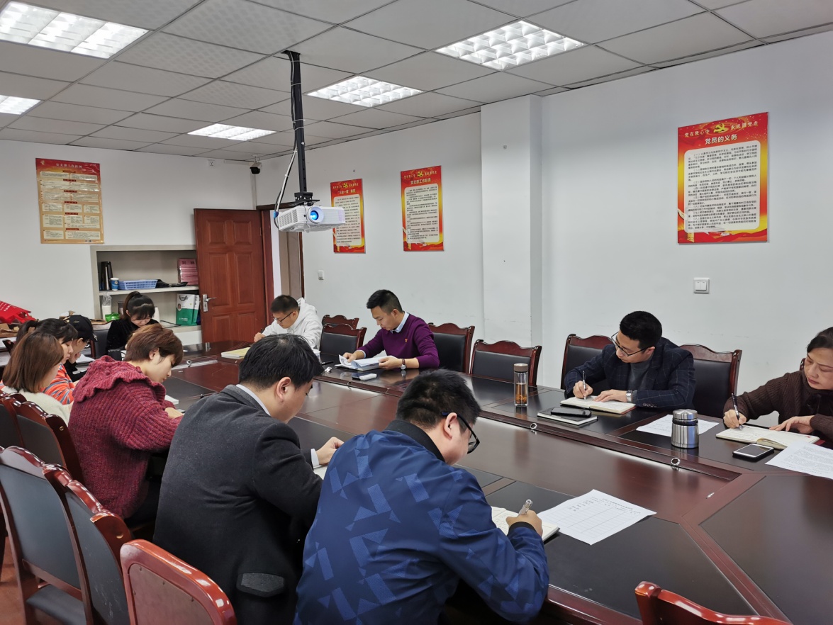 強(qiáng)化責(zé)任擔(dān)當(dāng) ，牢記職責(zé)使命