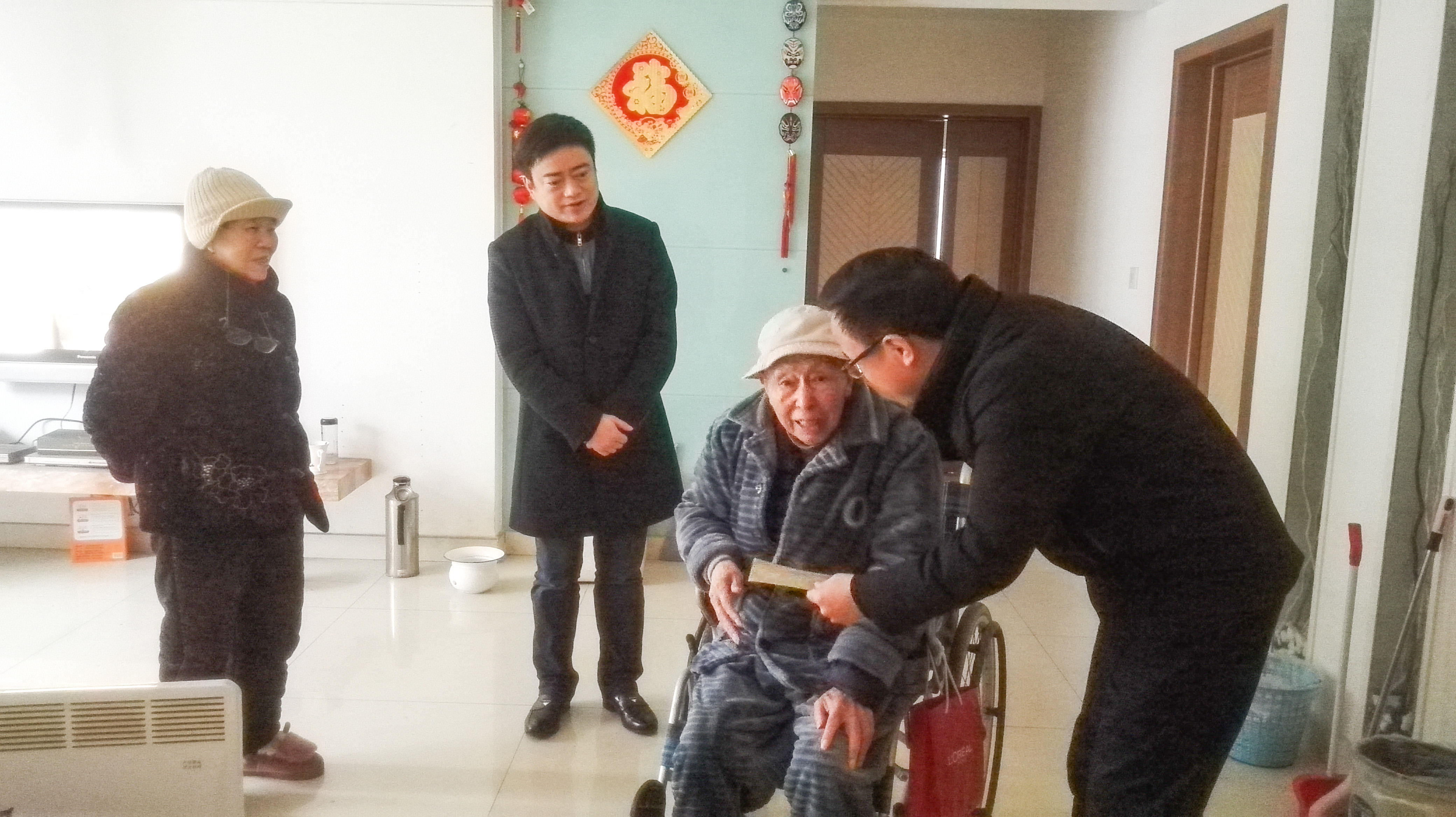 集團(tuán)公司開展看望一線員工和慰問老黨員活動