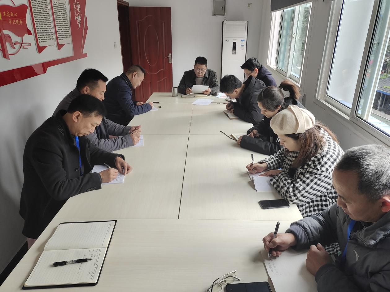 投資公司開展黨的十九屆六中全會、 宜賓市第六次黨代會精神專題學(xué)習(xí)會議